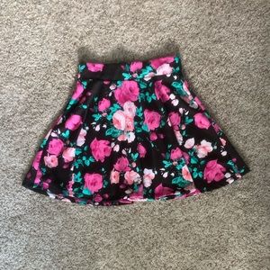 3 for 10!! Floral skater skirt 🖤🌸💗